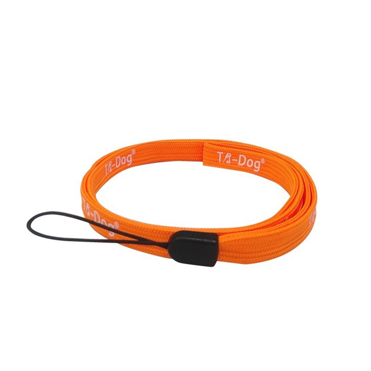 টিআর-কুকুরের হাতে রাখা ল্যানিয়ার্ড